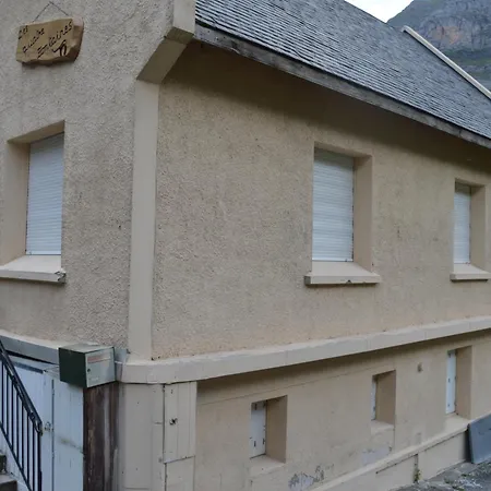 Les 4 Fontaines Apartment